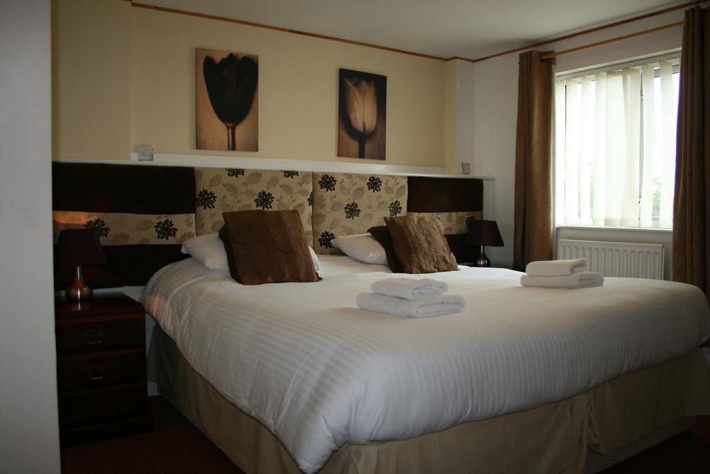 Bed and Breakfast The Leaking Well Dunhampton Екстер'єр фото