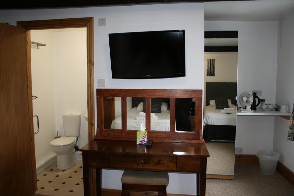 Bed and Breakfast The Leaking Well Dunhampton Екстер'єр фото