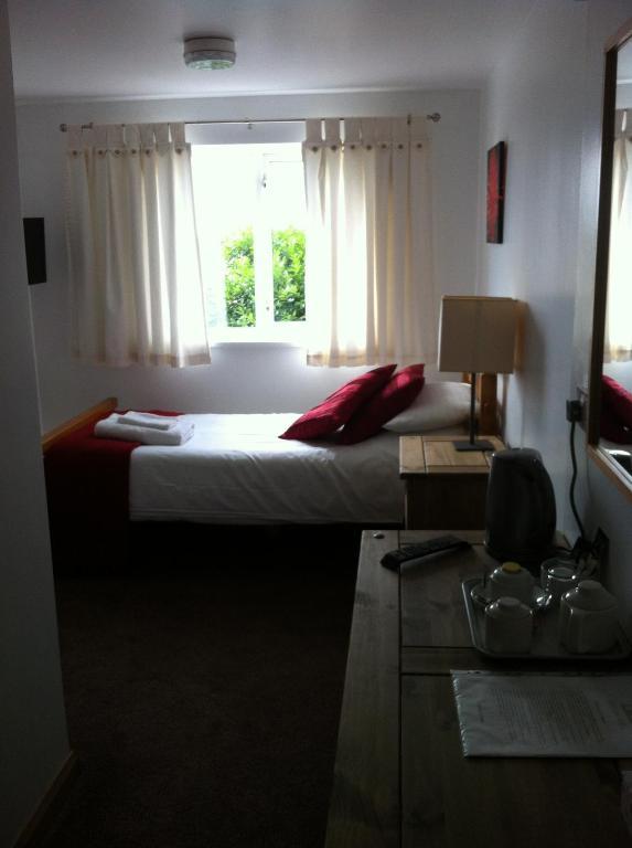 Bed and Breakfast The Leaking Well Dunhampton Номер фото