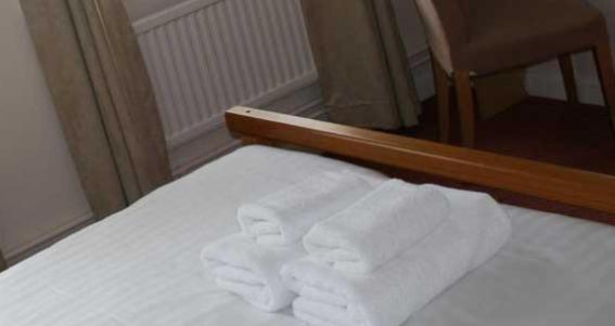 Bed and Breakfast The Leaking Well Dunhampton Номер фото